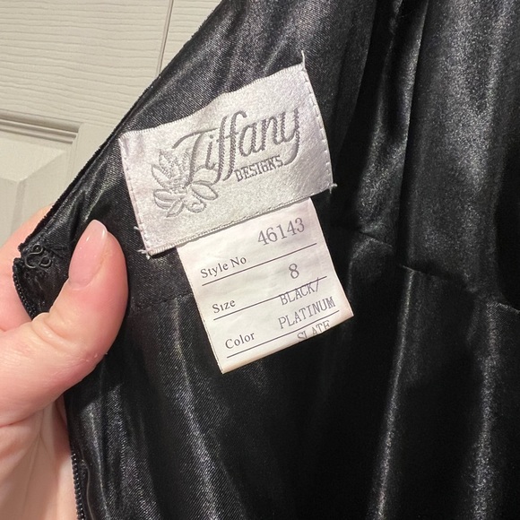 Gown - Picture 7 of 10